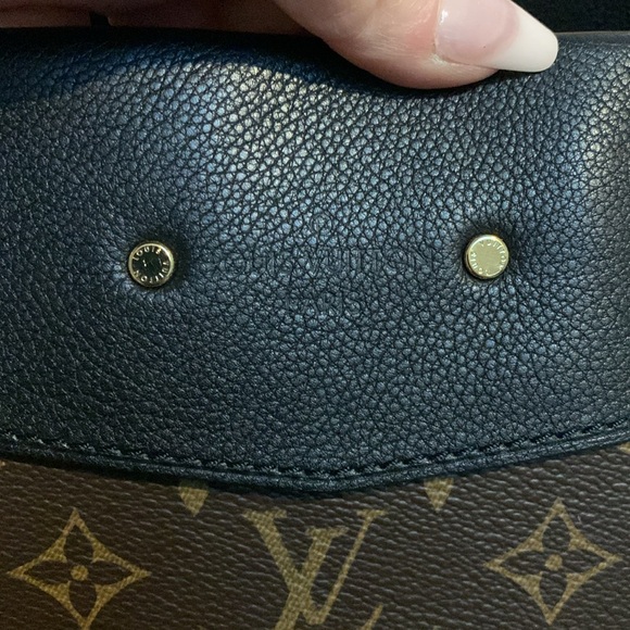 ❌SOLD❌2015 authentic Louis Vuitton Pallas black leather and monogram shoulder - Picture 5 of 17